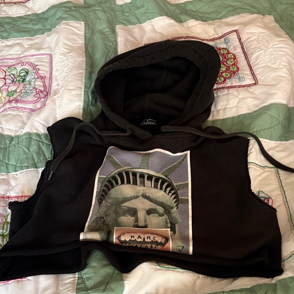 Hey Reilly x Marc Jacobs Black sleeveless cropped Hoodie. Sz XS